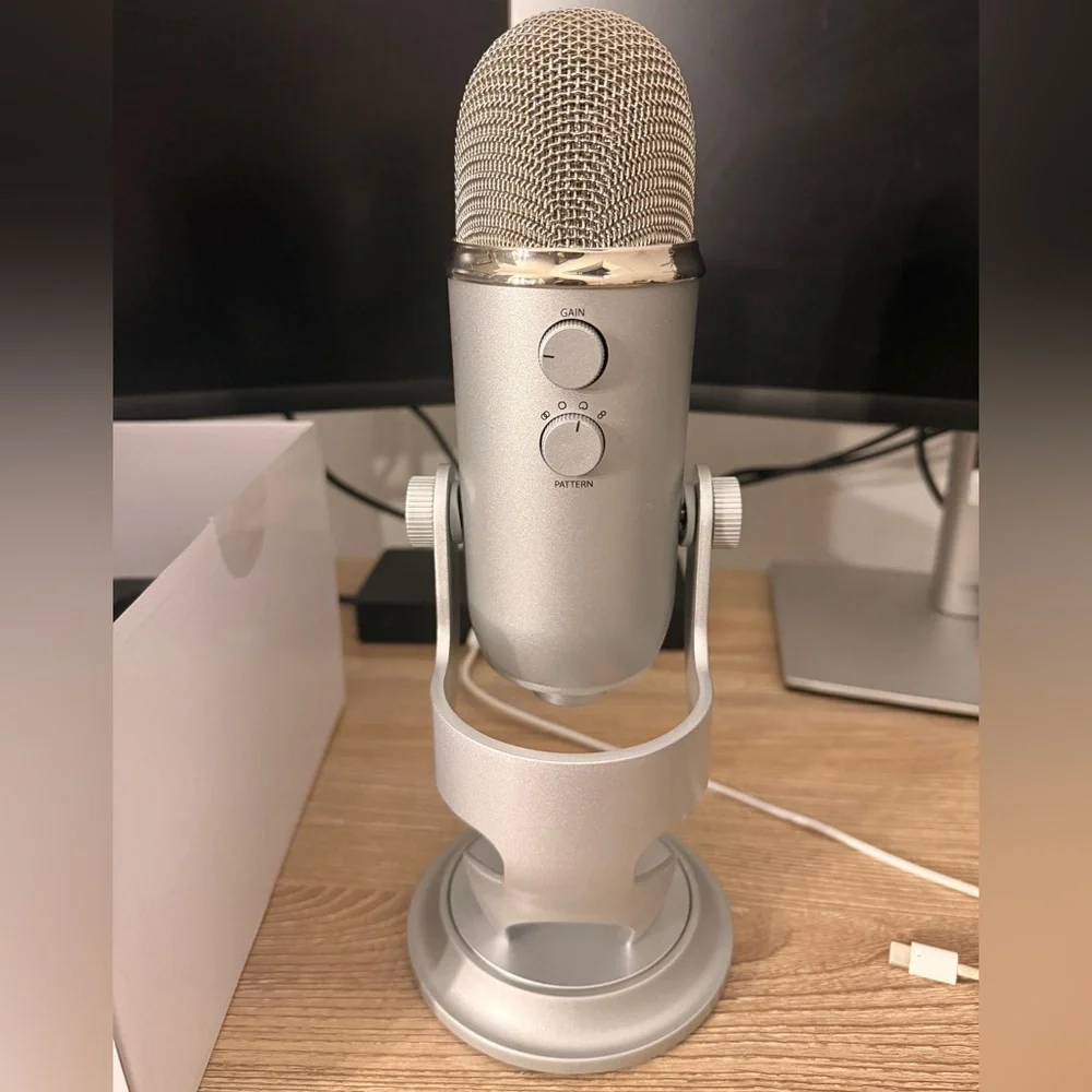 YETI Multi-Pattern USB Microphone with Blue VO!CE